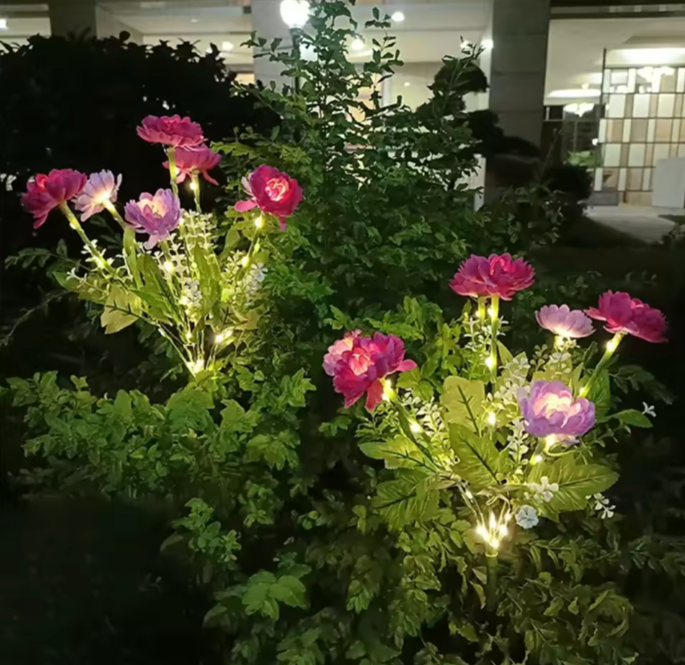 Solar Lotus Blossom | Metal Garden Art Light with Crackle-Glass Orb & Auto-Dusk Sensor