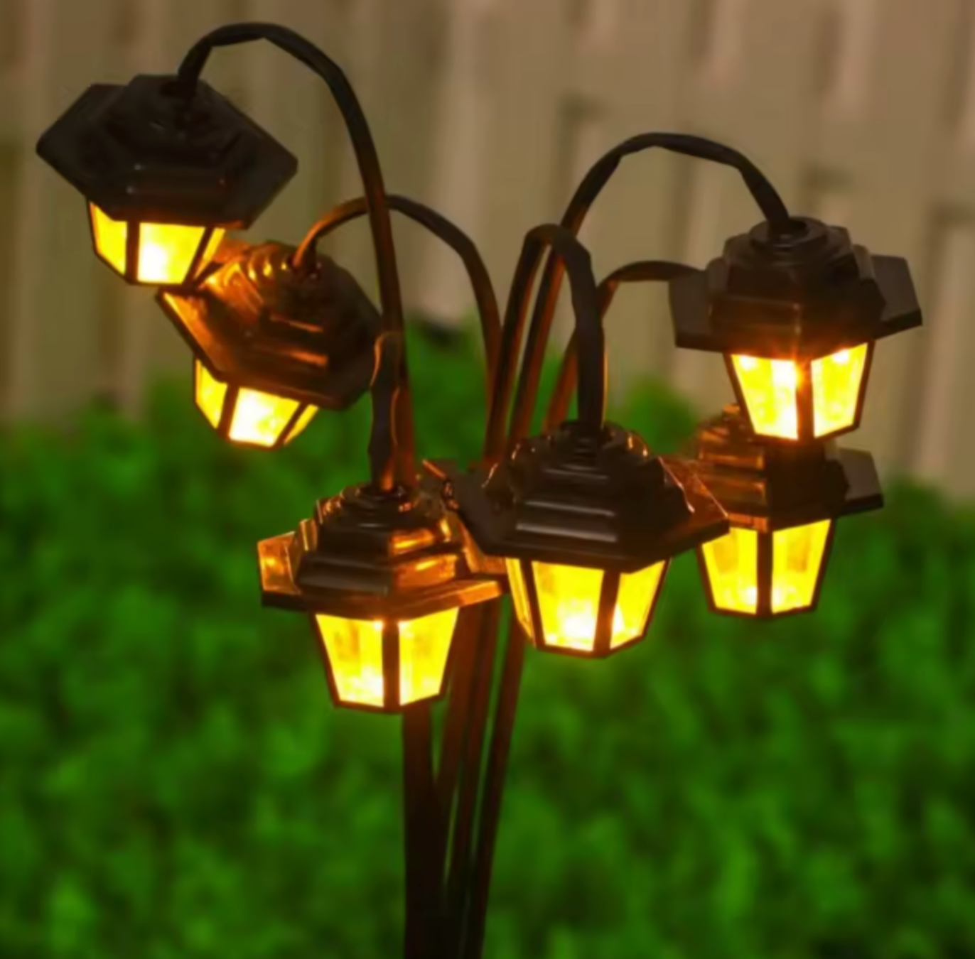 Solar Retro Lantern | Decorative LED Garden Light | Classic Street Lamp Design & Outdoor Lighting